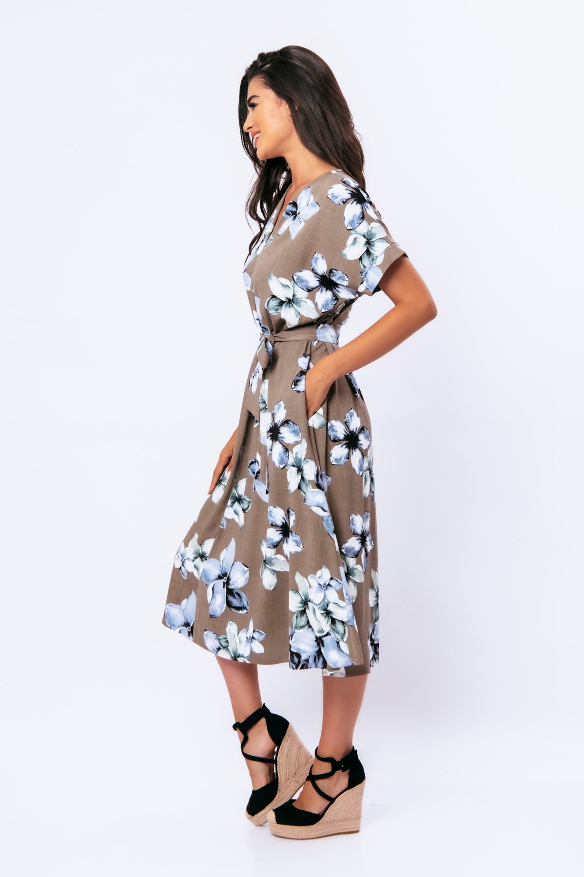 Conquista Φόρεμα Midi Casual V-Λαιμόκοψη Με Ζώνη Floral Μπεζ C221-086-51