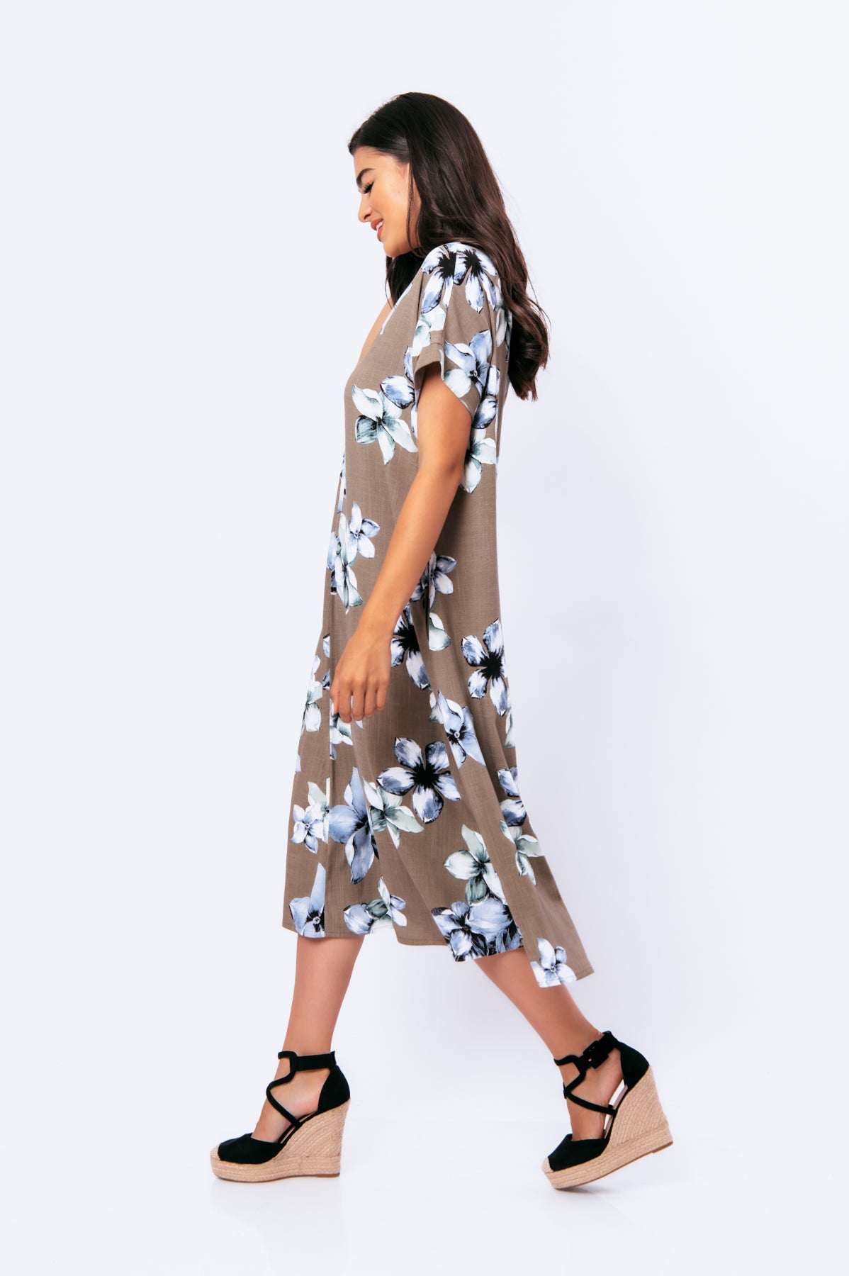 Conquista Φόρεμα Midi Casual V-Λαιμόκοψη Με Ζώνη Floral Μπεζ C221-086-51