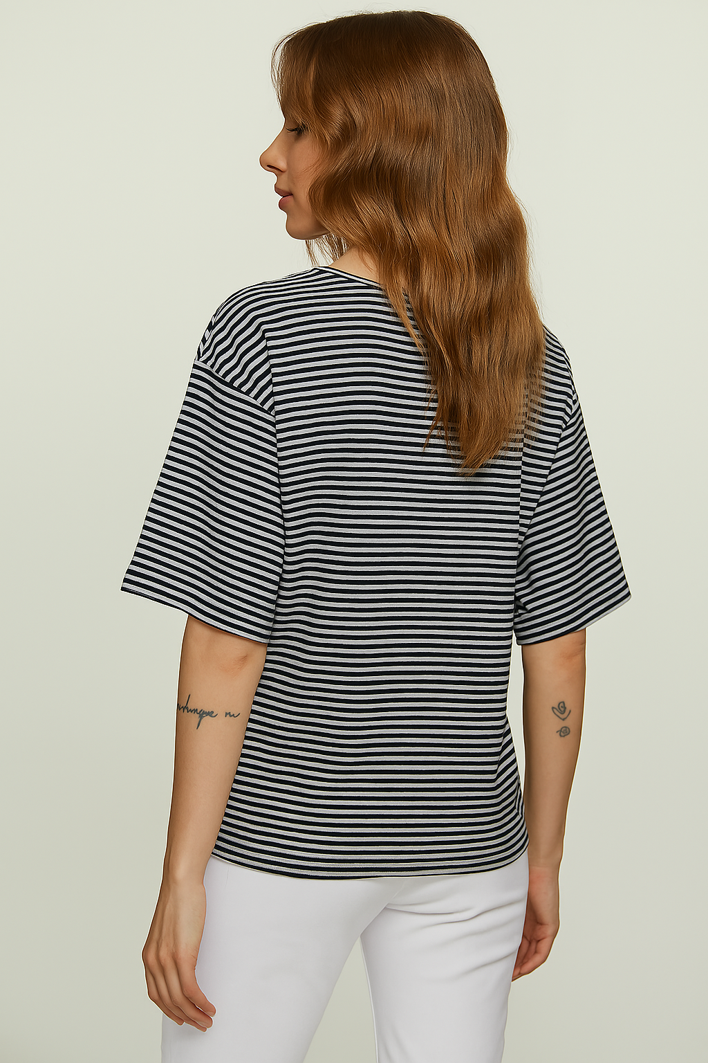 Ριγέ oversized τοπ από βισκόζη-ελαστάνη με μανίκια μέχρι τον αγκώνα