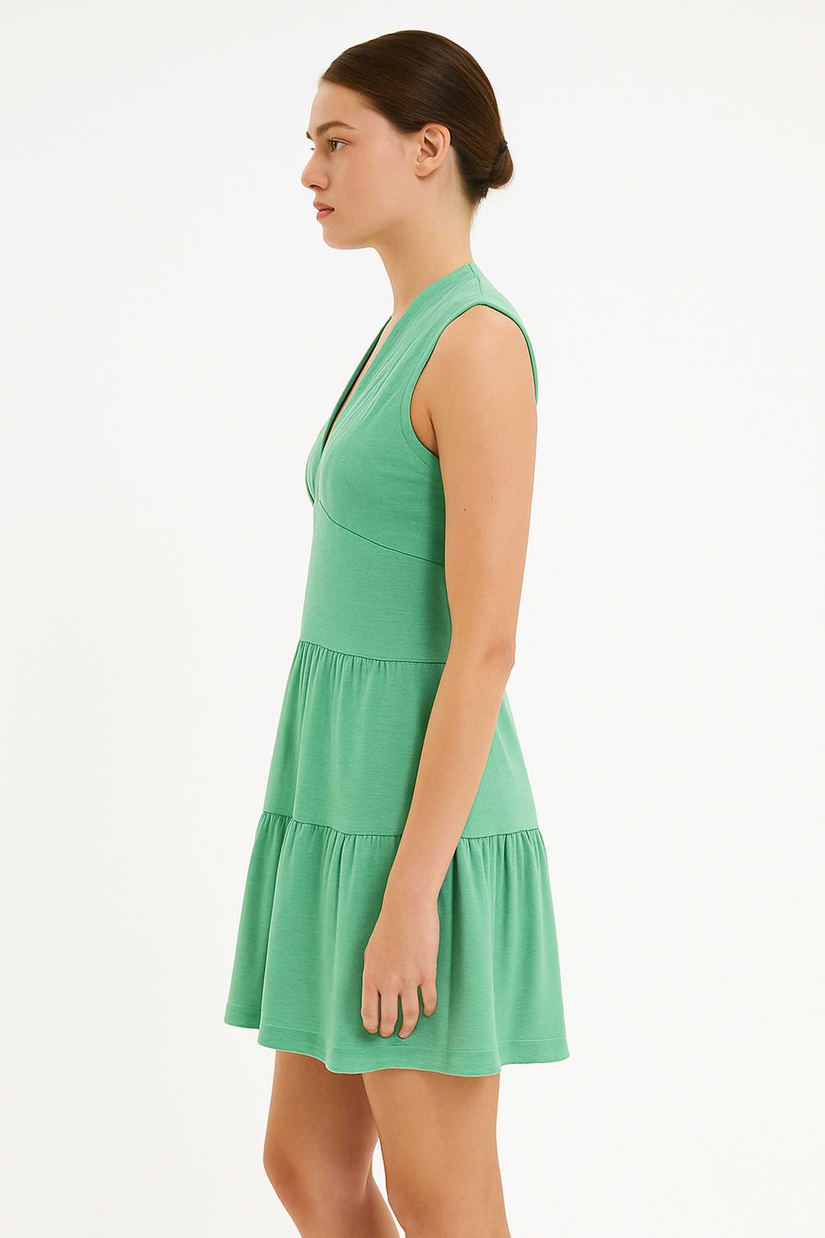 Conquista Φόρεμα Mini Casual Αμάνικο V-Λαιμόκοψη Με Βολάν Μονόχρωμο Βισκόζη Λινό Ελαστάνη Πράσινο C241-522-17