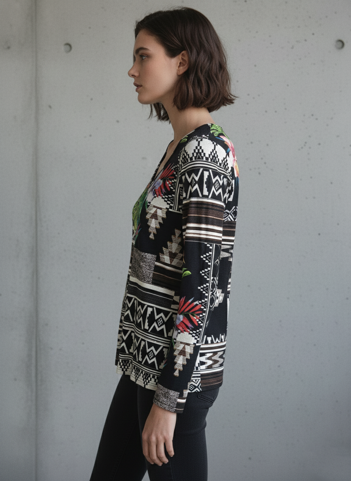 Ζωντανό μπλουζάκι με μακριά μανίκια και patchwork σε floral και γεωμετρικά σχέδια