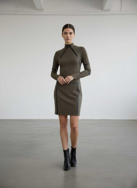 Φόρεμα Bodycon με λεπτή λαιμόκοψη και καμπάνα