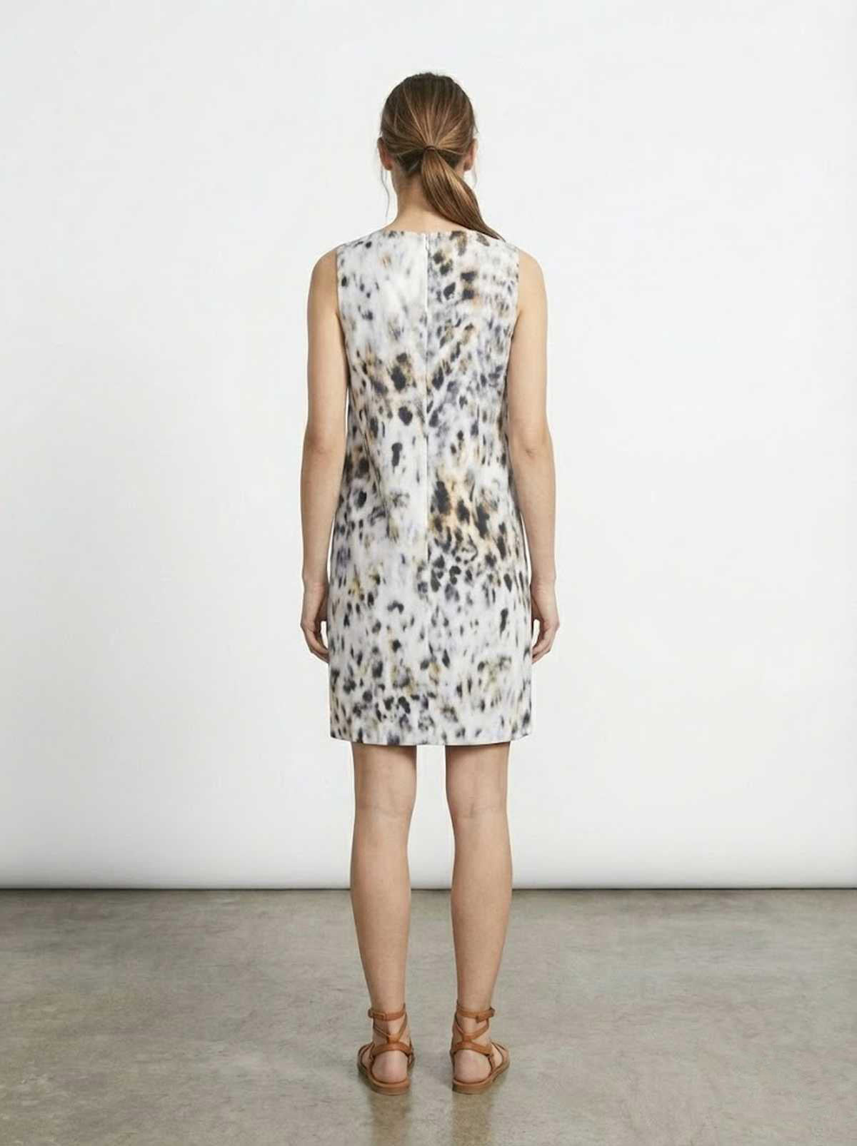 Φόρεμα με στάμπα χωρίς μανίκια και μανίκια