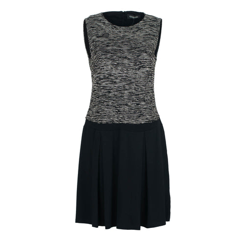 Sleeveless Knit Dress with Solid Colour Detail