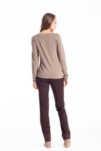 Load image into Gallery viewer, C&#39; Logo Long Sleeve Top camel