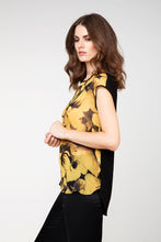 Load image into Gallery viewer, Sleeveless Print Top With Rounded Neckline