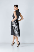 Load image into Gallery viewer, Button Detail Black Print Dress