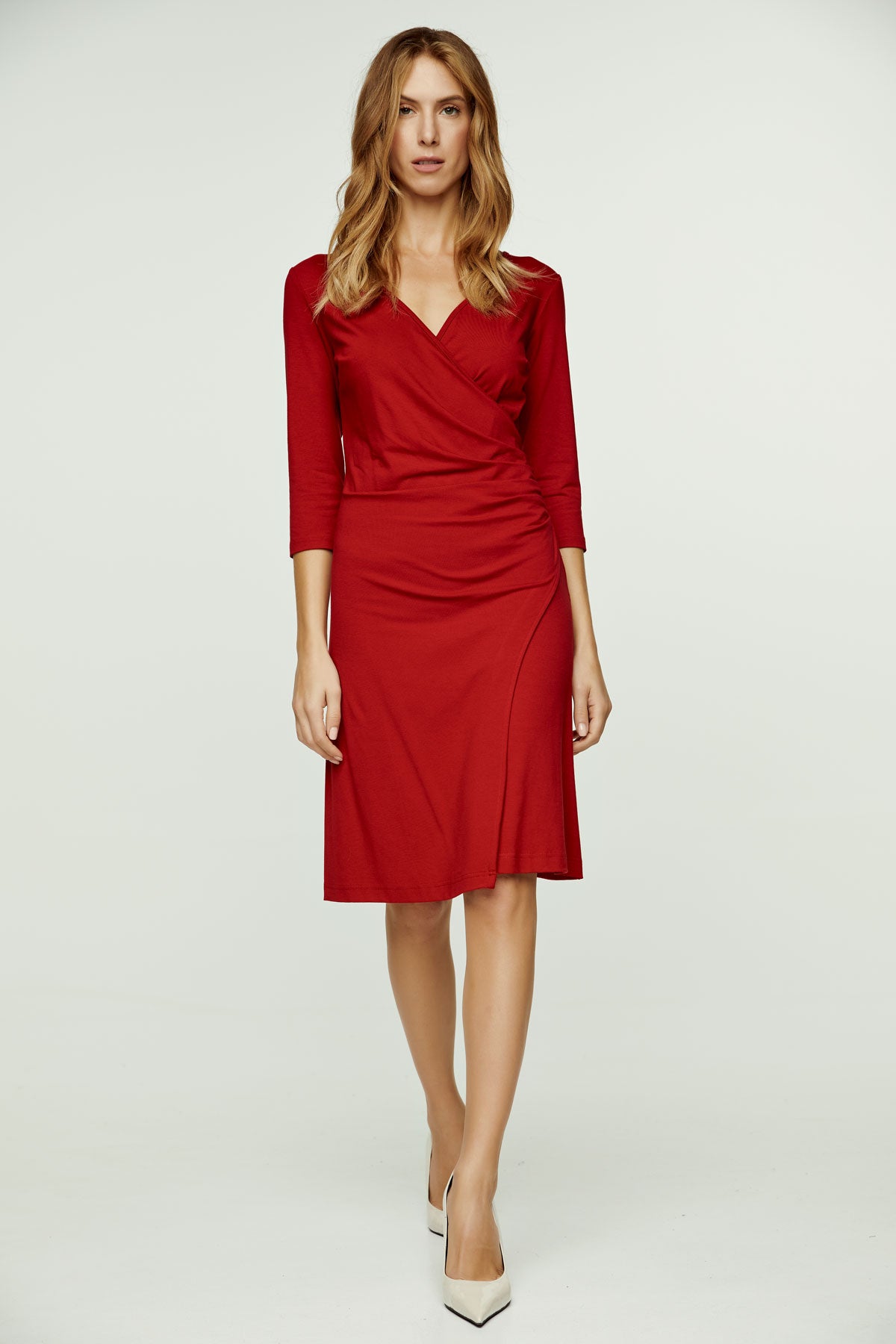 Κόκκινο φόρεμα με ψεύτικο τελείωμα από βιώσιμο ύφασμα