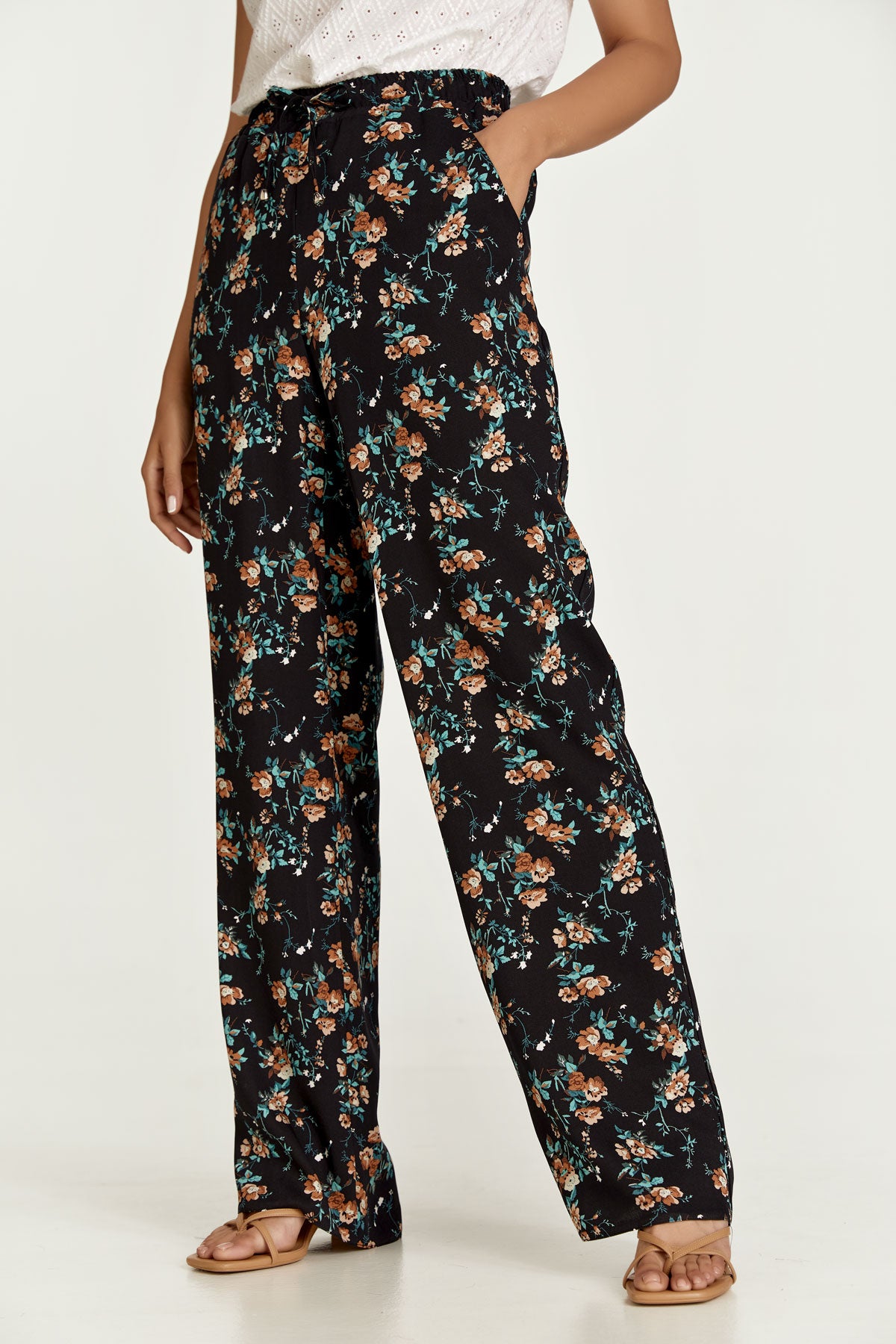 Conquista Παντελόνι Longline Casual Με Λάστιχο και Ζώνη Εμπριμέ Floral Μαύρο C211-237-00