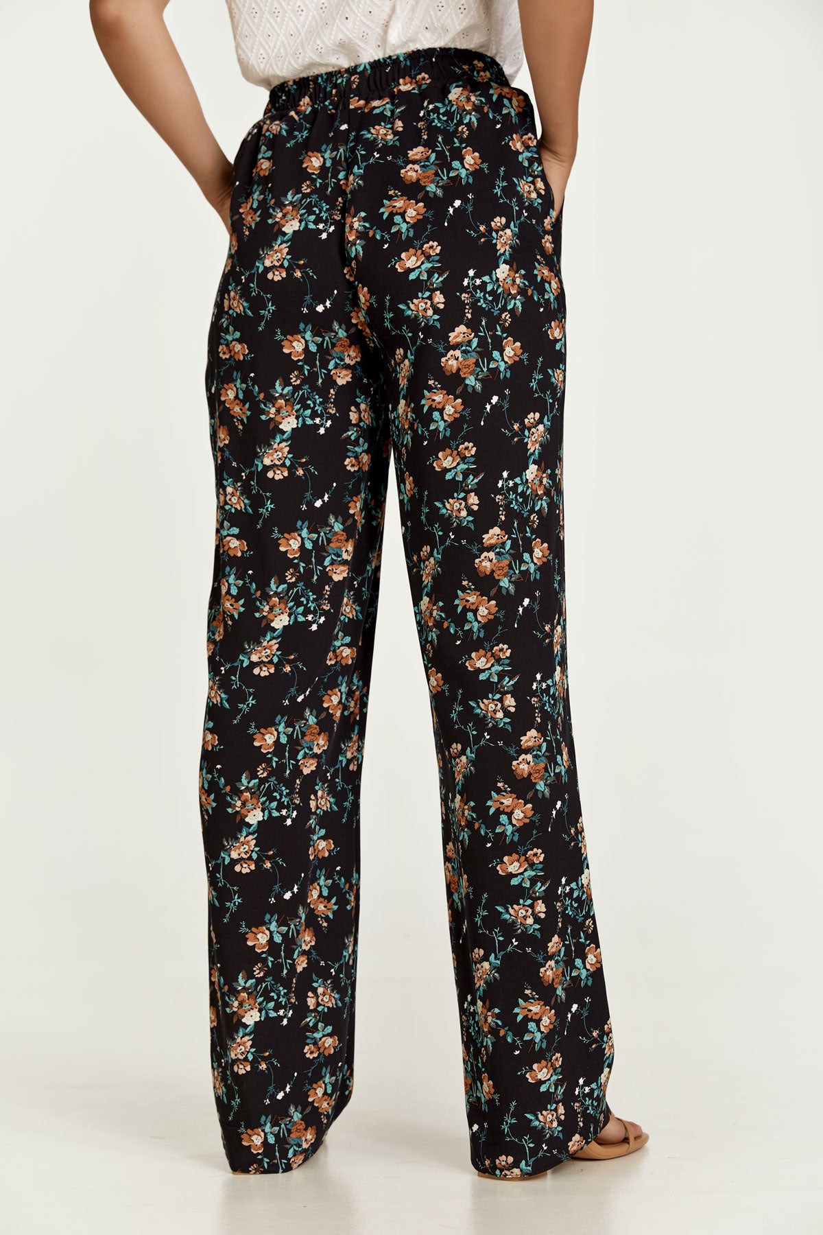Conquista Παντελόνι Longline Casual Με Λάστιχο και Ζώνη Εμπριμέ Floral Μαύρο C211-237-00