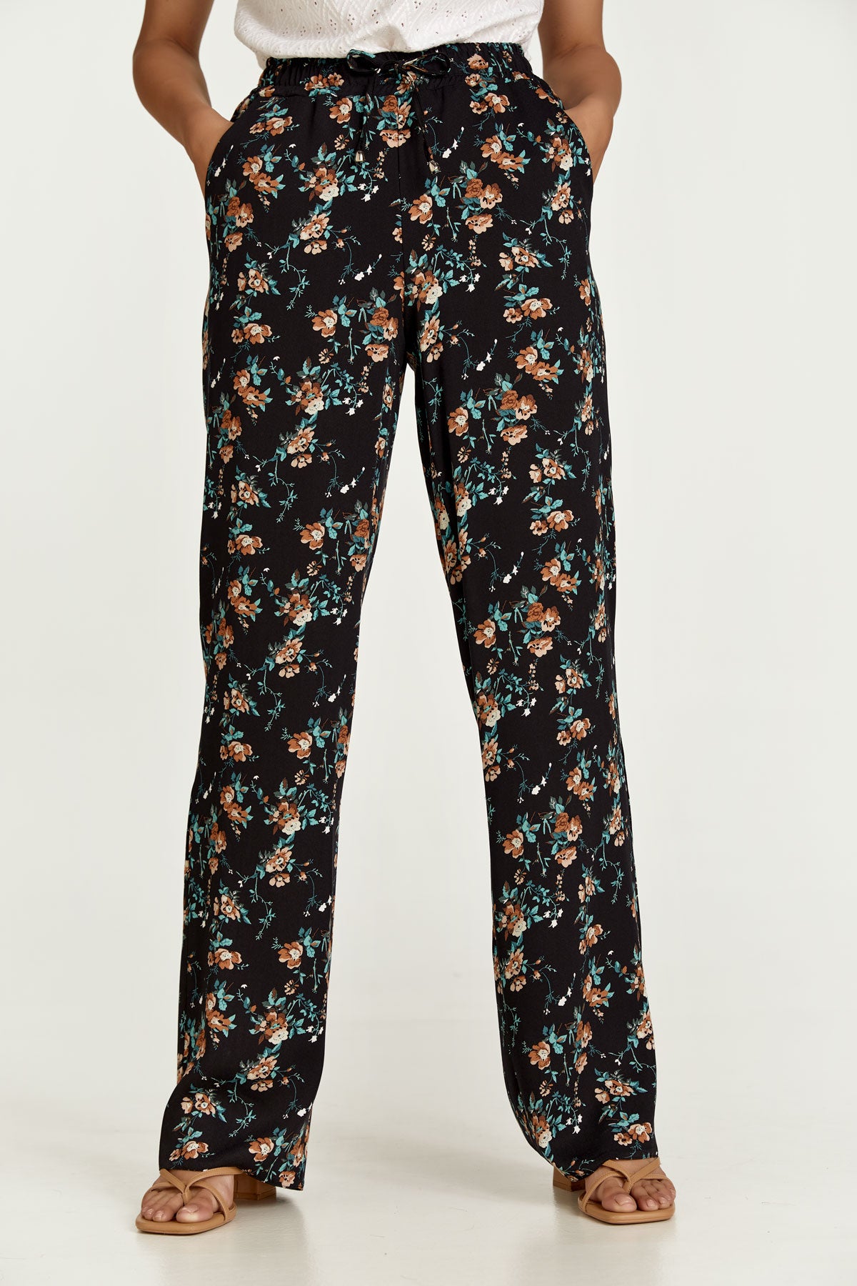 Conquista Παντελόνι Longline Casual Με Λάστιχο και Ζώνη Εμπριμέ Floral Μαύρο C211-237-00