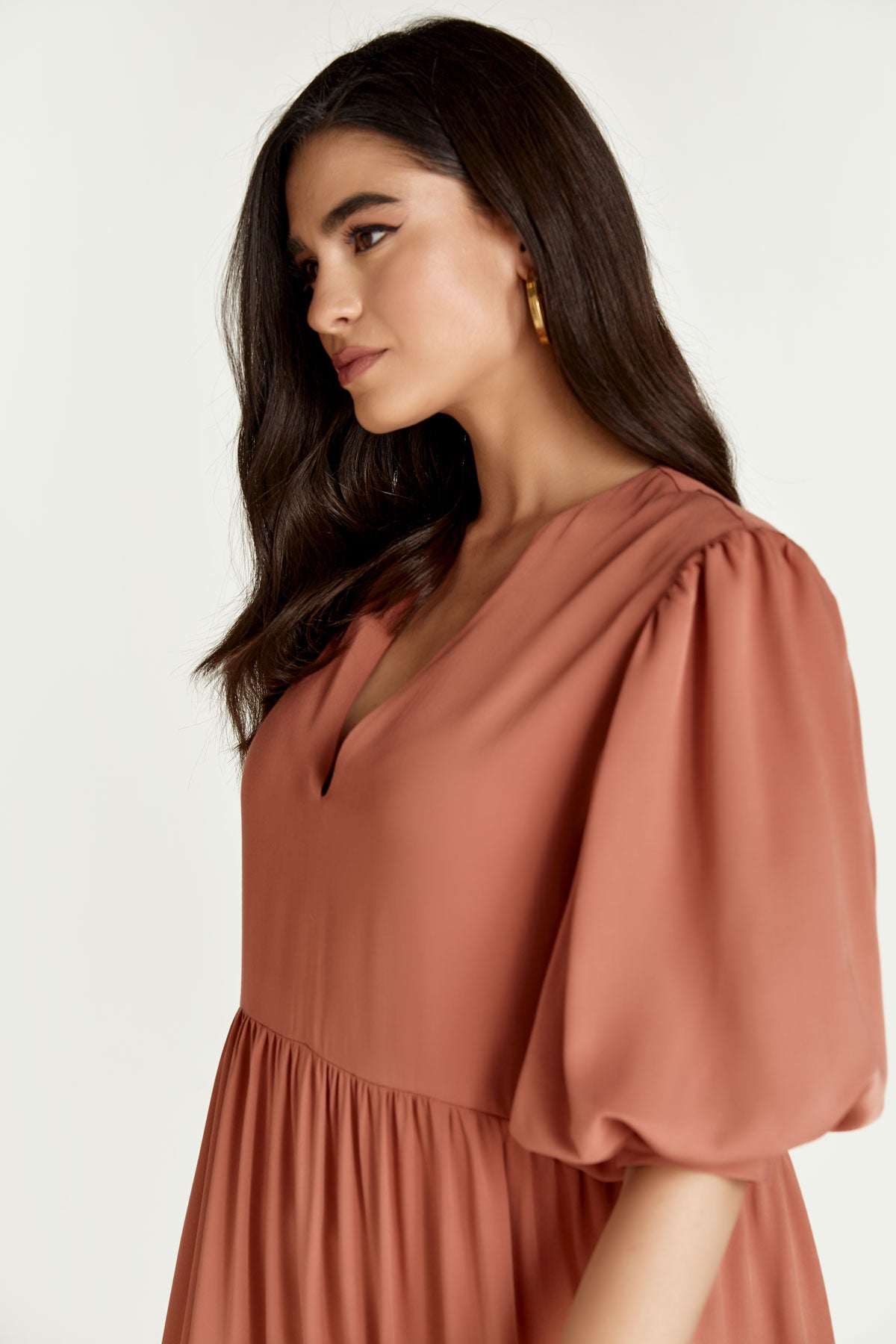 Conquista Φόρεμα Maxi Casual V-Λαιμόκοψη Με Βολάν Μονόχρωμο Σομόν C211-450-75