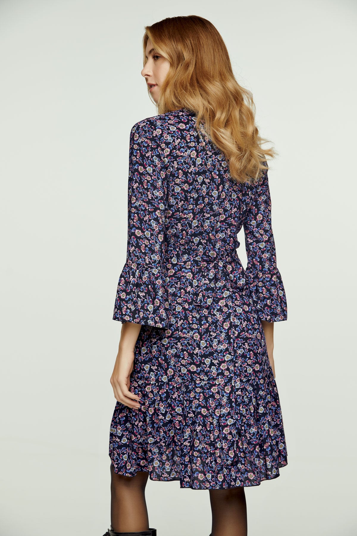 Φόρεμα από βισκόζη με φλοράλ print και μανίκια καμπάνα