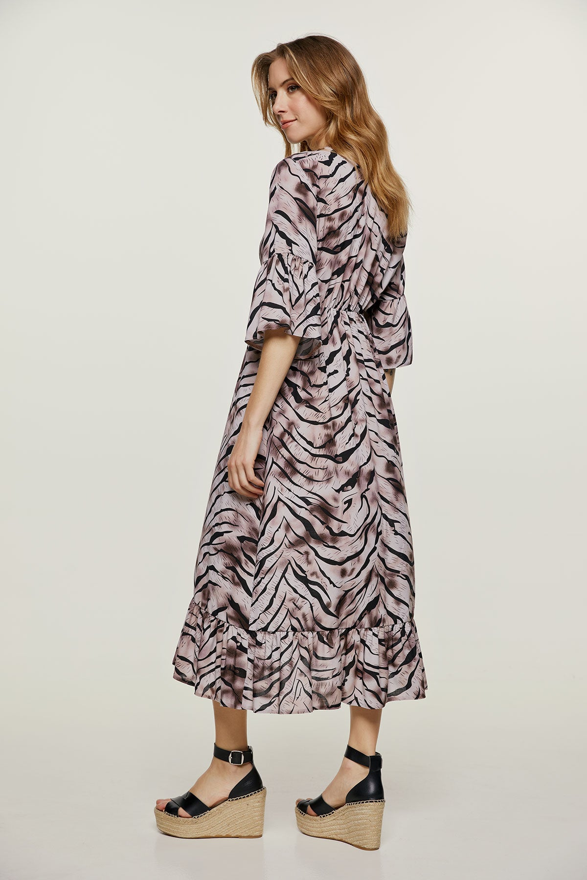 Conquista Φόρεμα Midi Casual V-Λαιμόκοψη Με Βολάν Animal Print Μπεζ C221-095-57