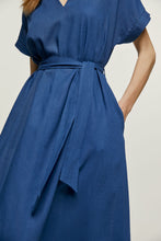 Load image into Gallery viewer, Blue Linen Style Belted Midi Dress